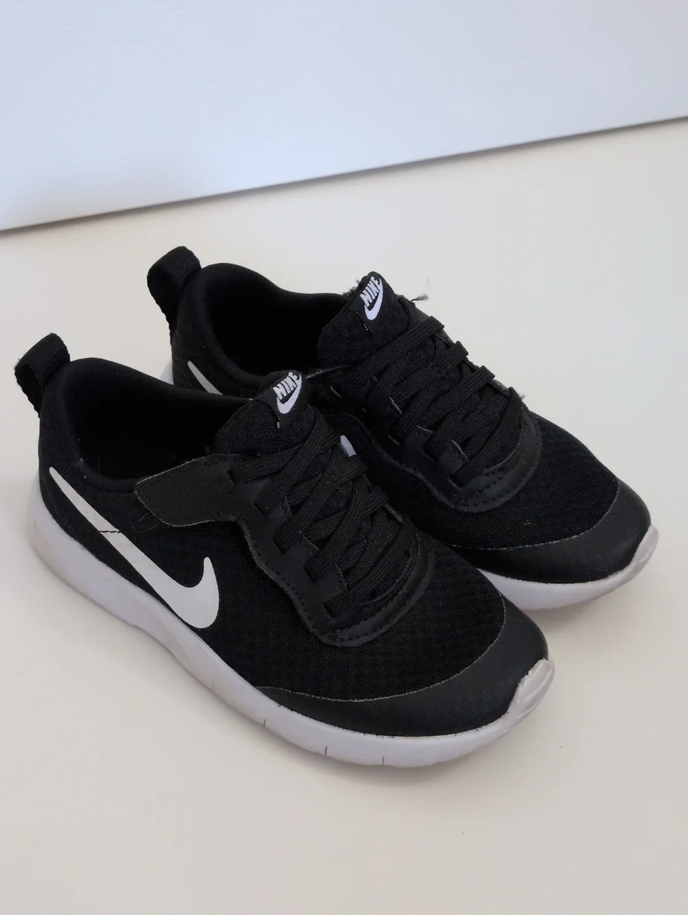 Nike Tanjun EasyOn Sneaker - Black & White - 12.5 C